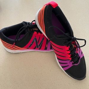 Women’s New Balance tennis shoes. Like new!!
